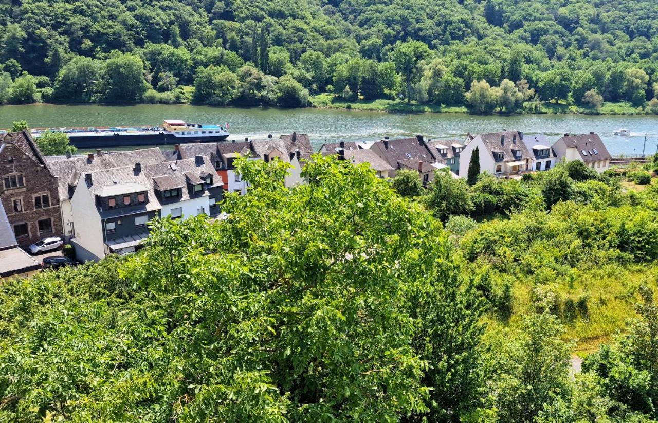 Riesling Appartement For 2 - 4 People - Billiards - Balcony With Mosel View - Parking - Wine Barrel Bar - Fully Equipped Kitchen - Netflix - Waiputv - 3 Km From Cochem Klotten Extérieur photo
