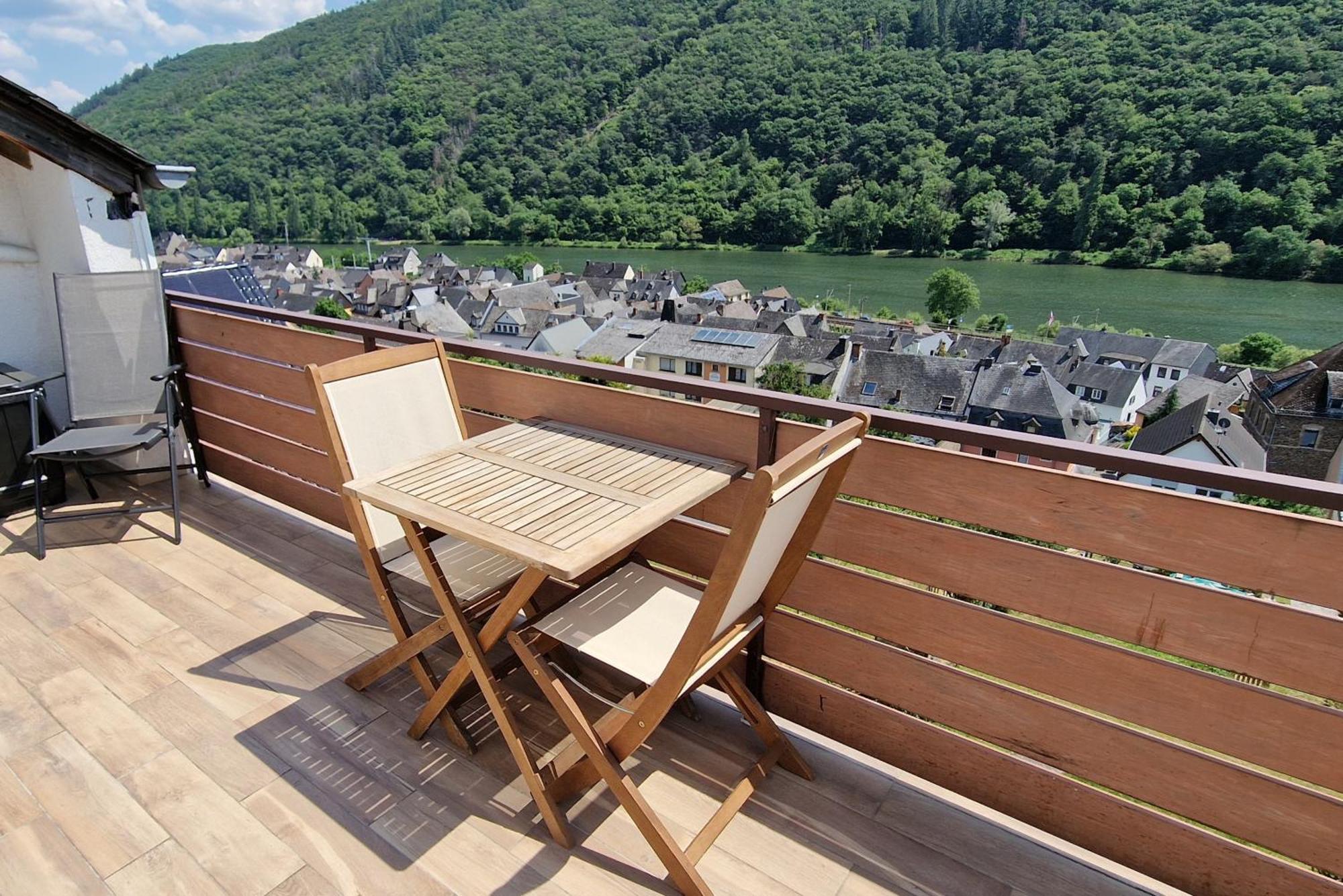 Riesling Appartement For 2 - 4 People - Billiards - Balcony With Mosel View - Parking - Wine Barrel Bar - Fully Equipped Kitchen - Netflix - Waiputv - 3 Km From Cochem Klotten Extérieur photo