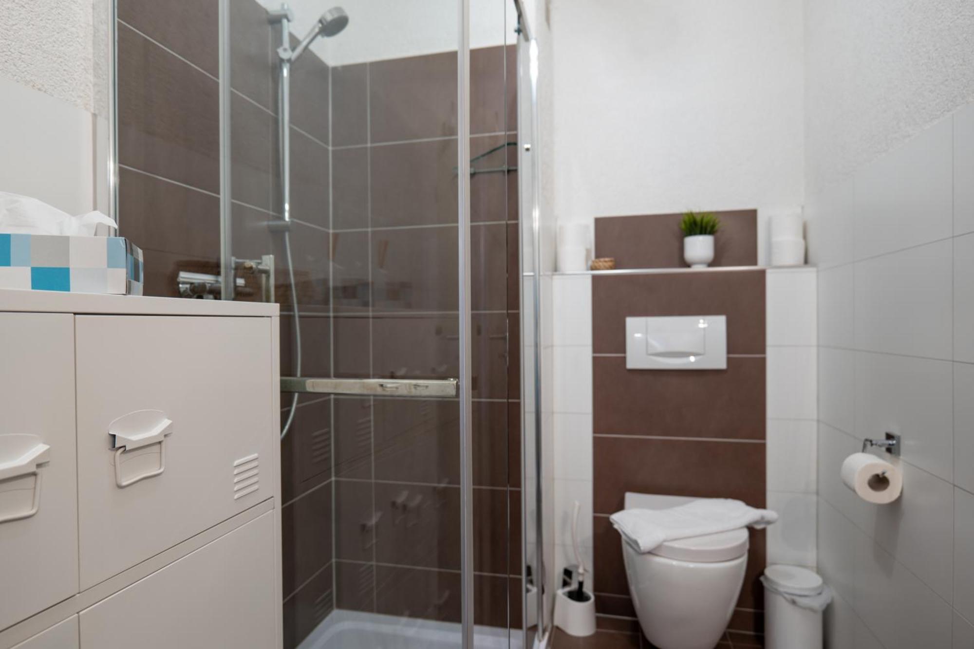 Riesling Appartement For 2 - 4 People - Billiards - Balcony With Mosel View - Parking - Wine Barrel Bar - Fully Equipped Kitchen - Netflix - Waiputv - 3 Km From Cochem Klotten Extérieur photo