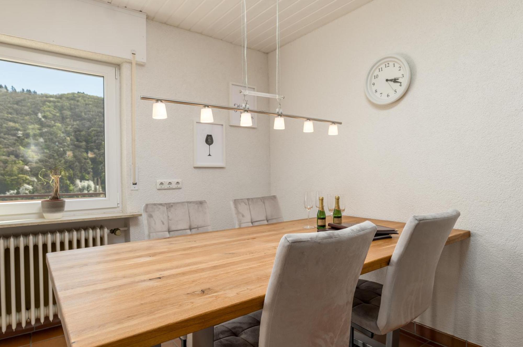 Riesling Appartement For 2 - 4 People - Billiards - Balcony With Mosel View - Parking - Wine Barrel Bar - Fully Equipped Kitchen - Netflix - Waiputv - 3 Km From Cochem Klotten Extérieur photo